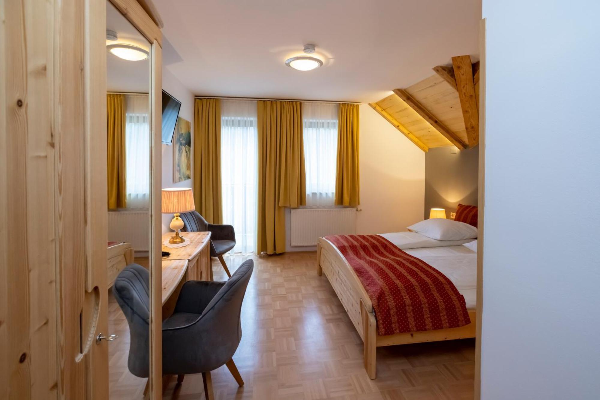 Art Hotel Kristal Бохинь Экстерьер фото