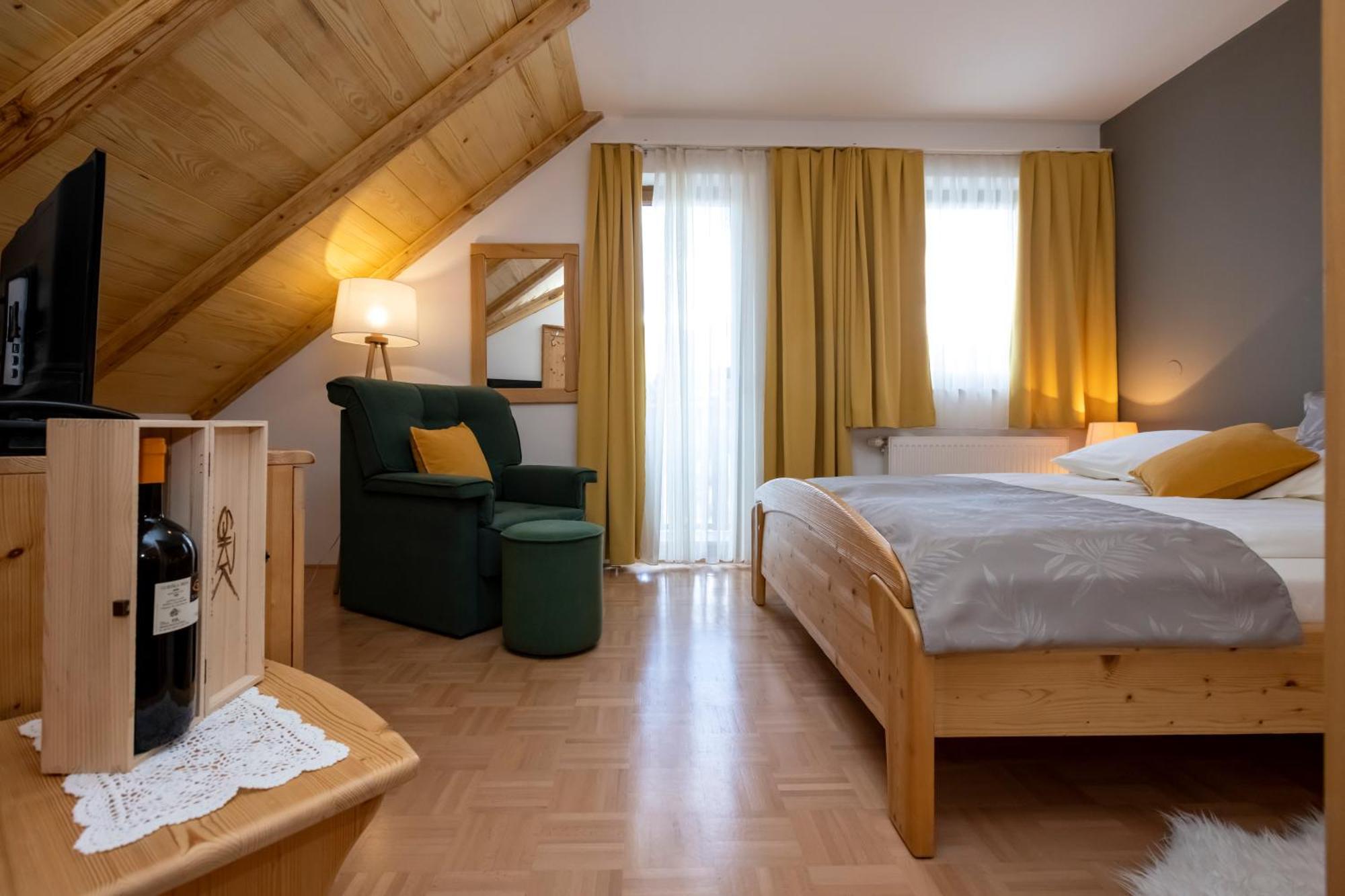 Art Hotel Kristal Бохинь Экстерьер фото